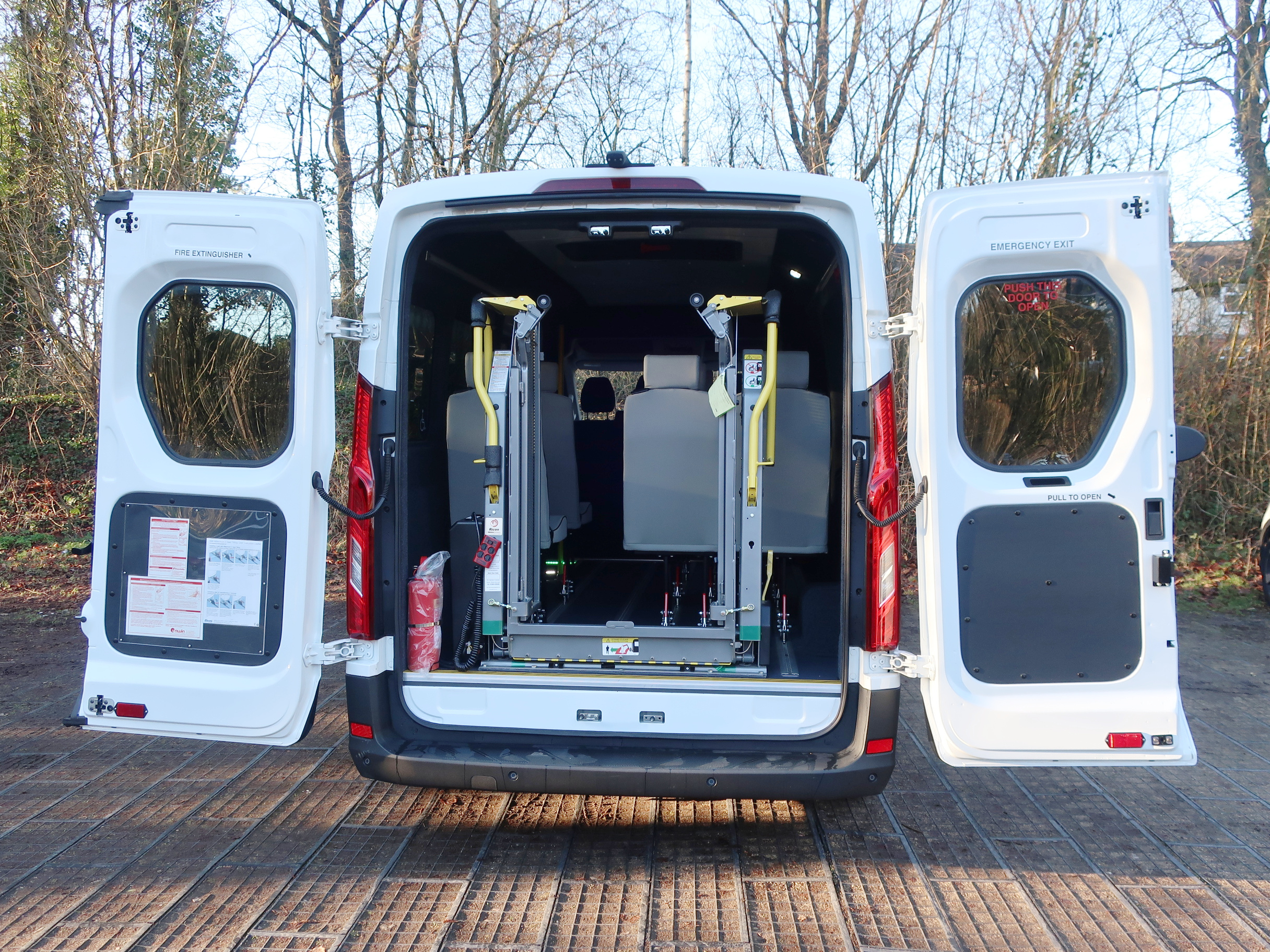 Maxus-eDeliver9-Seat-Minibus-External-Rear-Doors-Open